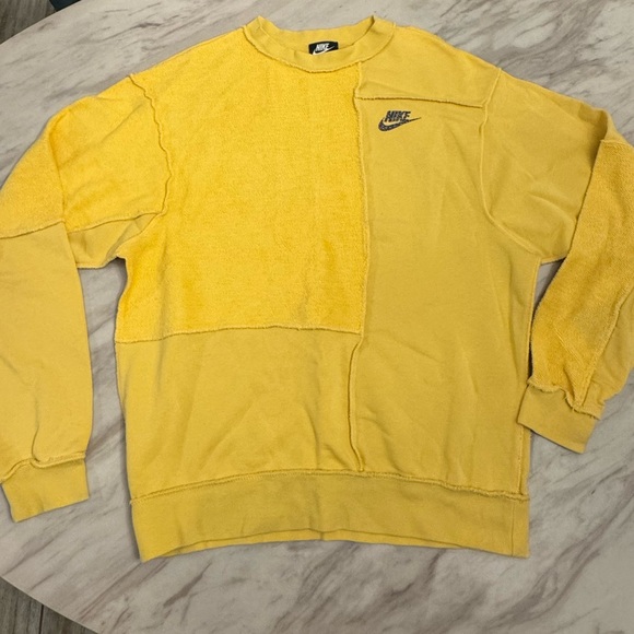 Nike Asymmetric Sweatshirt crew neck Yellow Size XS - Picture 3 of 5